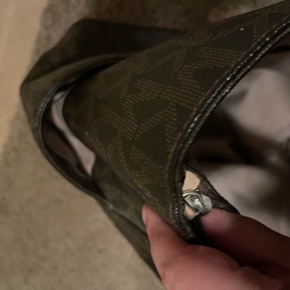 Michael Kors purse - Picture 7 of 8